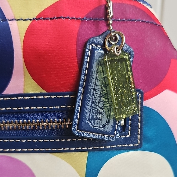 Coach Signature Scarf Print Weekender - Picture 3 of 17